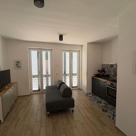 Apartment Near To Como - Donkey'S House Tavernerio Eksteriør billede